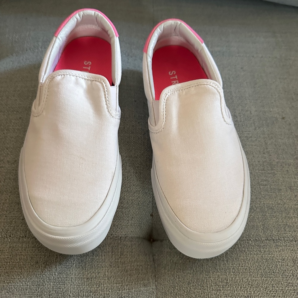 Brand new Straye skating shoes